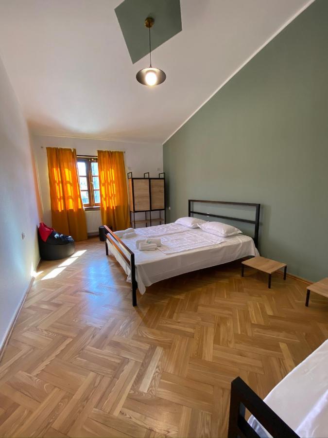 Red Door Leilighet Tbilisi Eksteriør bilde