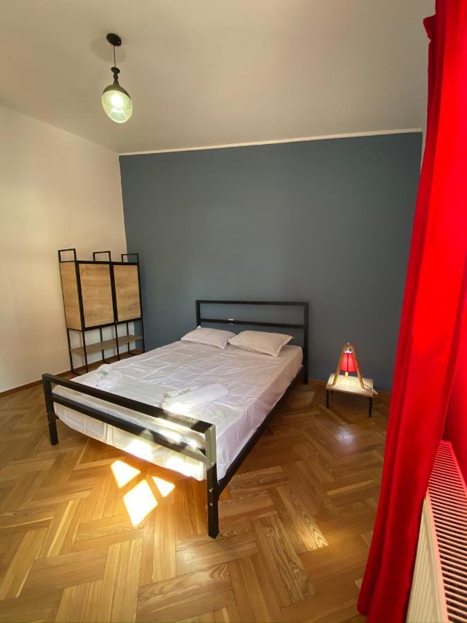 Red Door Leilighet Tbilisi Eksteriør bilde