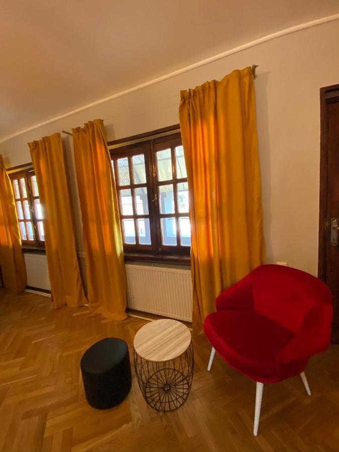 Red Door Leilighet Tbilisi Eksteriør bilde